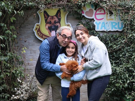 İzmir'den İlknur Hanım ve ailesi Poodle yavrularına kavuştular
