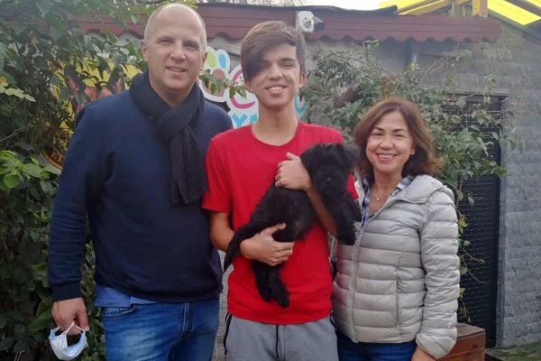 Eric Bey ve ailesi Schnauzer yavrularına kavuştular - Elit Yavru
