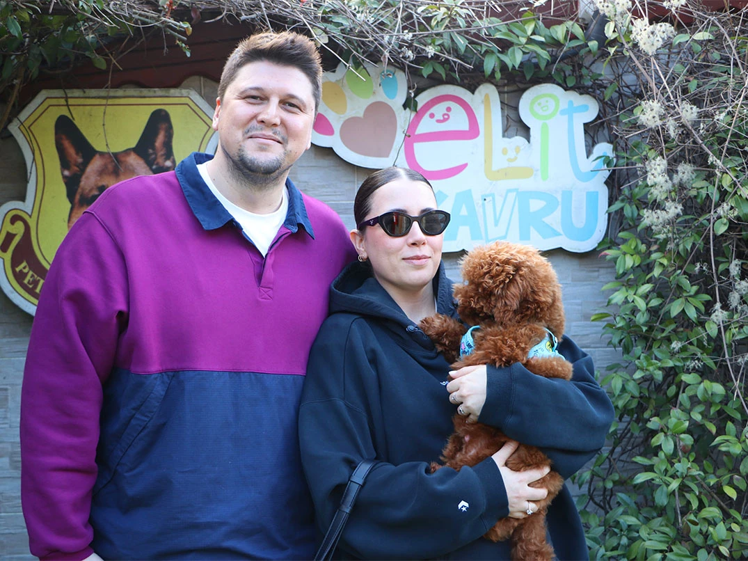 Deren Hanım ve ailesi Poodle yavrularına kavuştular