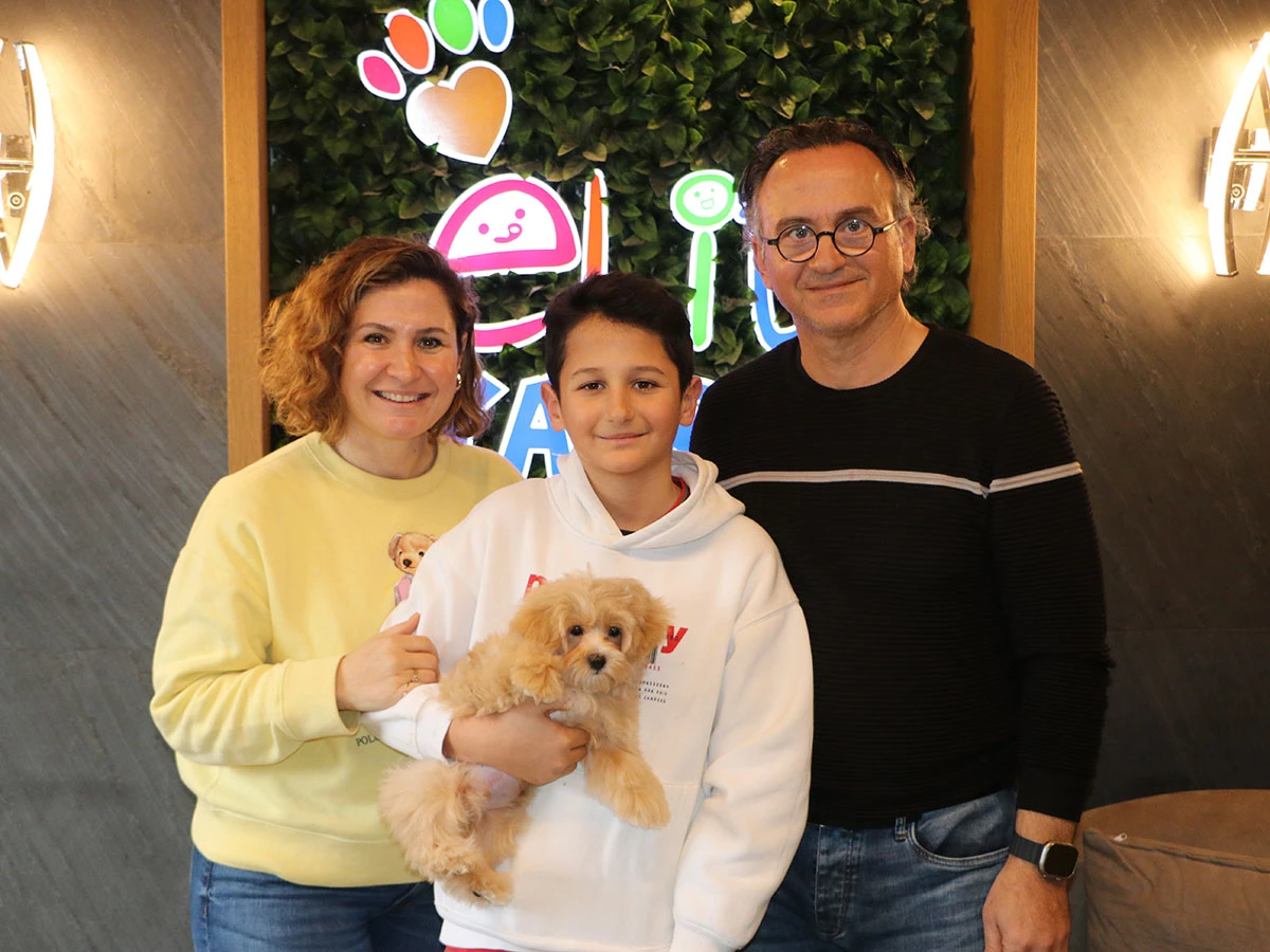 Hande Hanım ve ailesi Maltipoo yavrularına kavuştular
