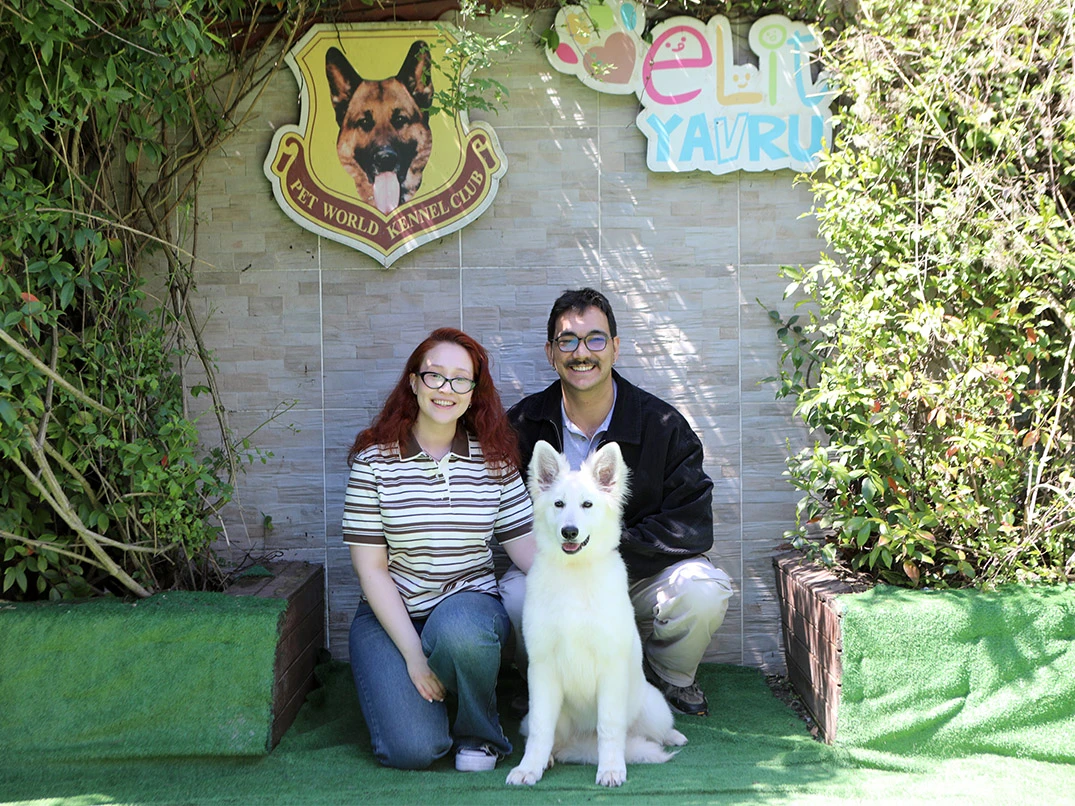 Gürcistan'dan Rabia Türkeş Ailesi, Elit Yavru Çiftliğinden Beyaz Alman Çoban Köpeğine Kavuştu