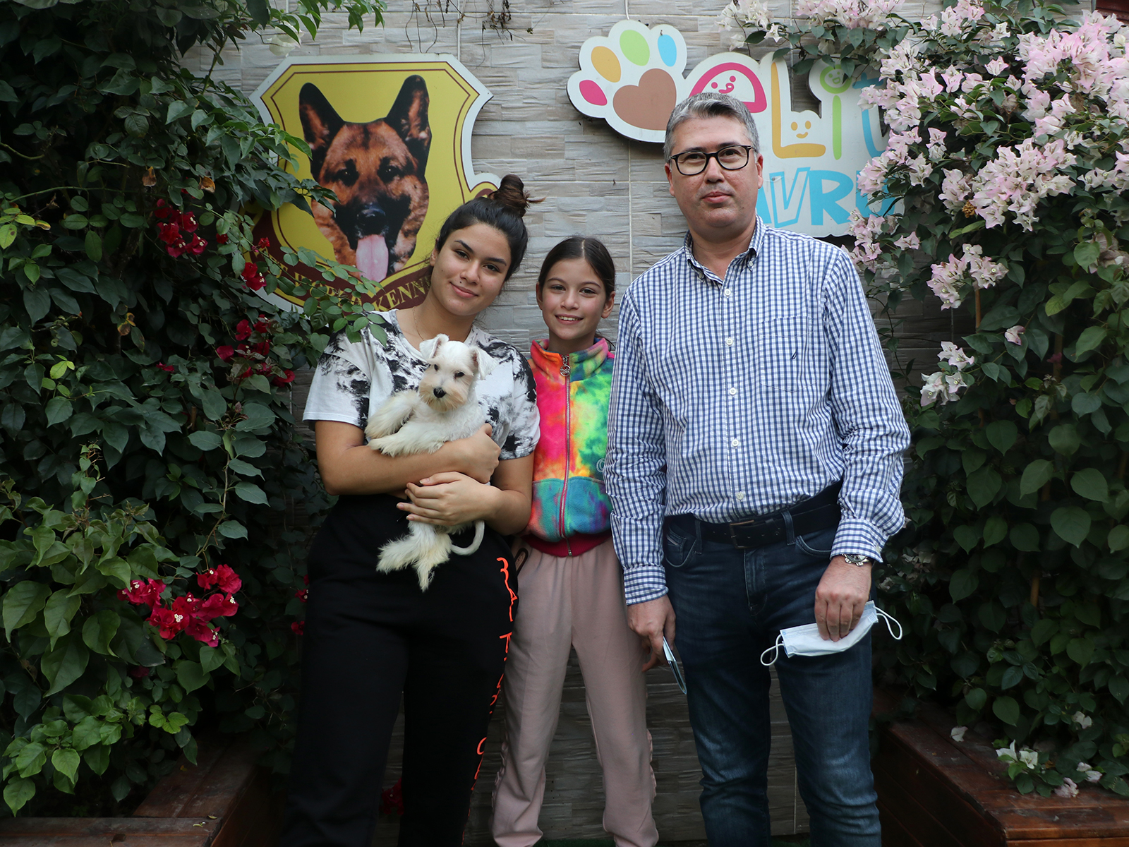 Emre Kurtoğlu ve ailesi Schnauzer Yavrularına kavuştular.