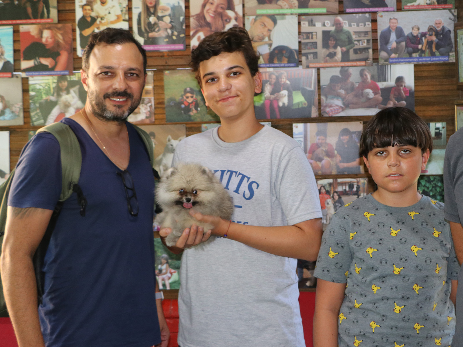 İzmir'den Yavaş ailesi Pomeranian yavrularına kavuştular.