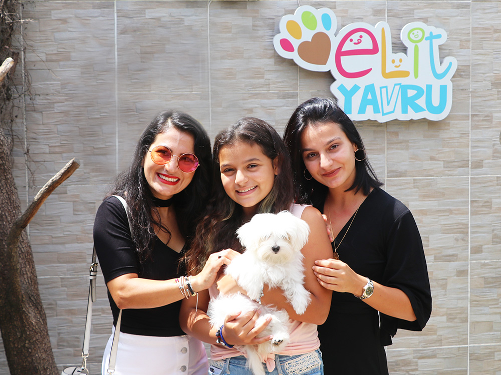 Ayşe Erdem ve kızları, Elit Yavru Çiftliğimizden Maltese Terrier sahibi oldular