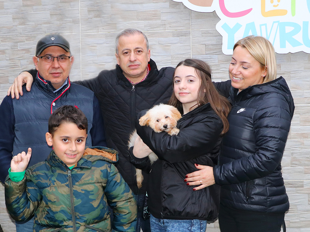 Nazan Demircioğlu ve Ailesi, Poodle elit yavrularına kavuştu