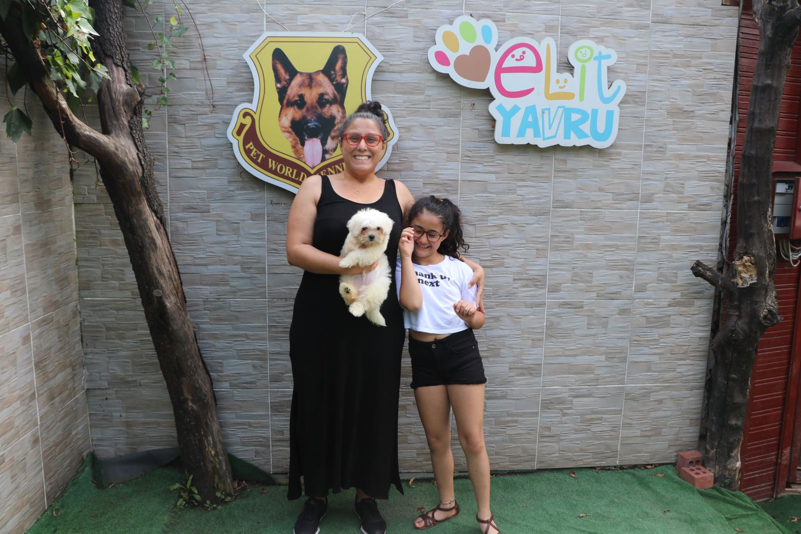 Özlem hanım ve kızı minik maltese terrier yavrularına kavuştular.
