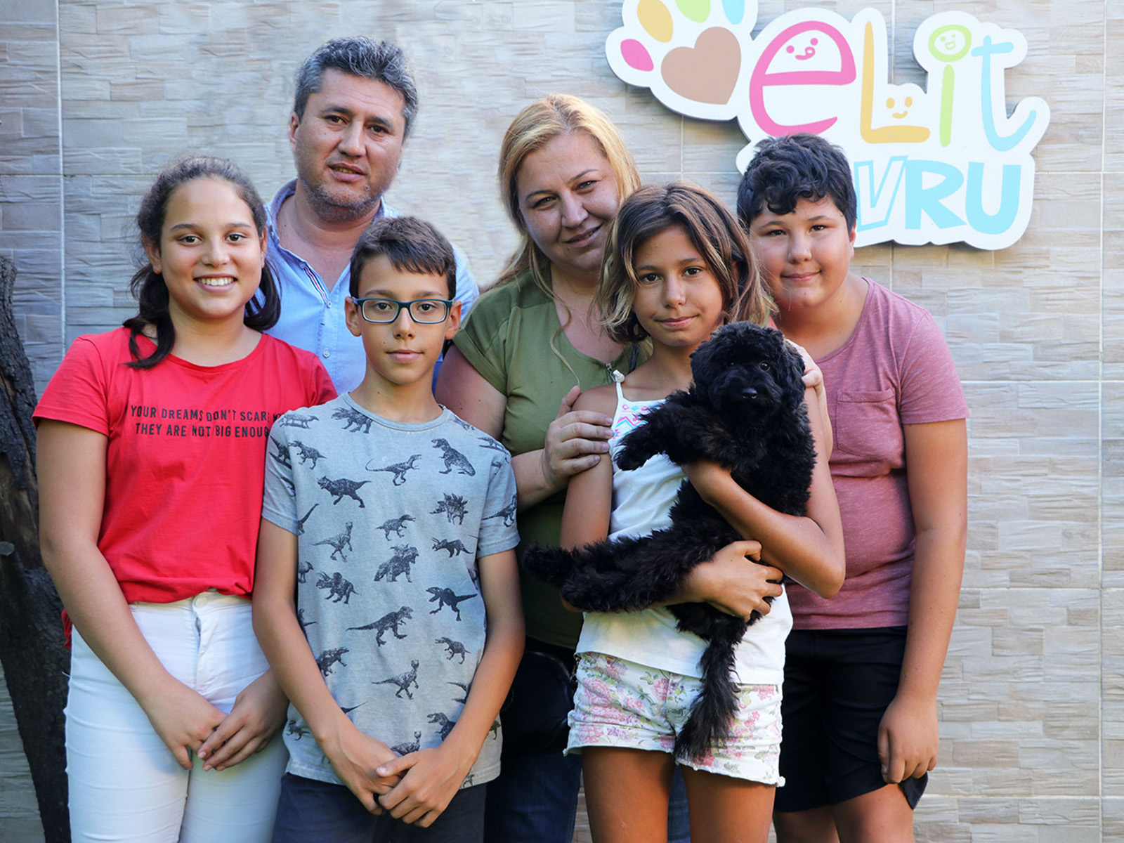 Bitlis'ten Çalışkan ailesi Poodle yavrularına kavuştu